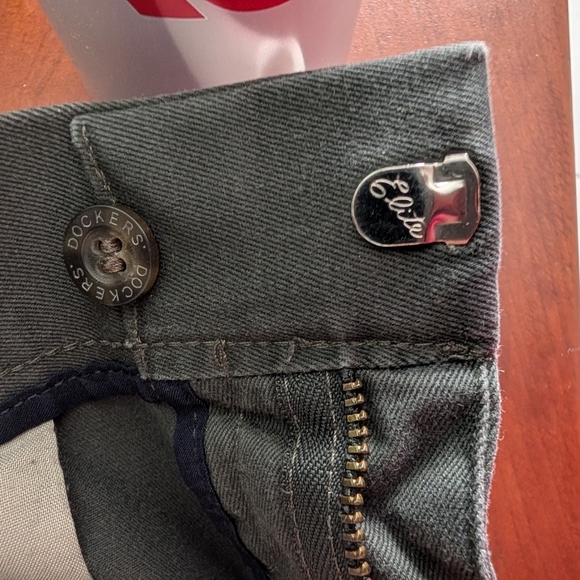 Dockers Men's Dark Olive Chinos Size 34x31 (EUC) - Picture 6 of 14